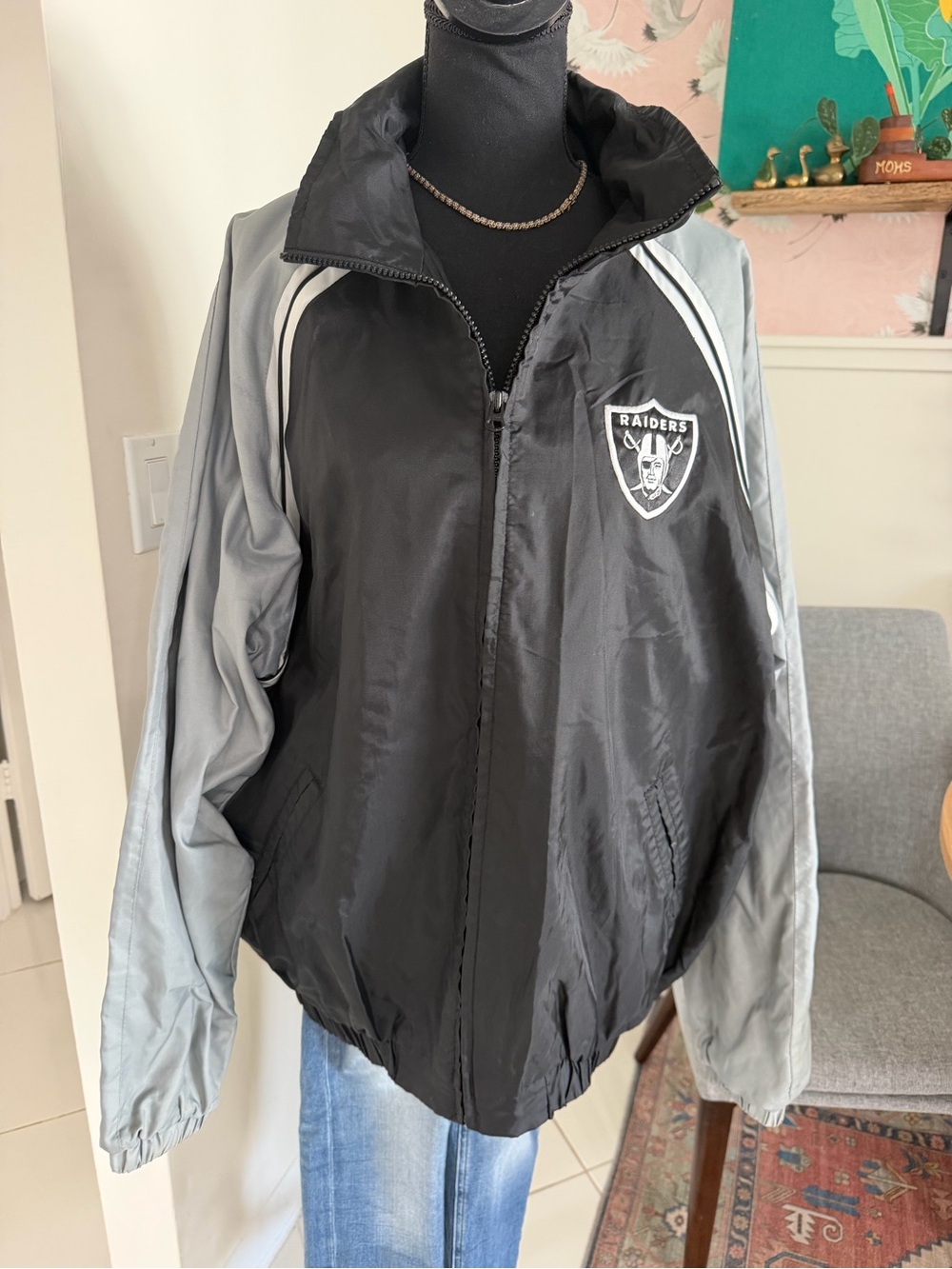 Vintage Oakland Raiders jacket nylon Raiders NFL, Men’s size Large Lightweight